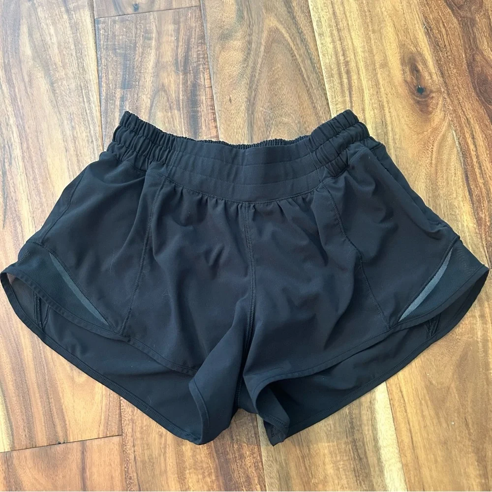 Lululemon Hottie Hot Shorts 2.5” - Picture 1 of 6